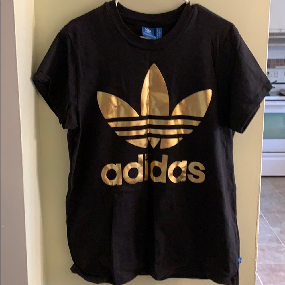 Black and gold oversized adidas t-shirt